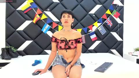 Snapshot of carlalinares chatting on June 15, 2026, 12:29 pm Carla Linares online show from June 15, 2026, 12:29 pm