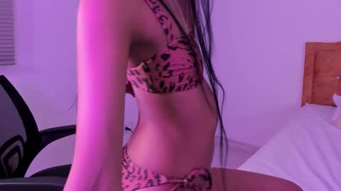 Snapshot of carley_lux chatting on October 27, 2025, 4:00 pm carley lux online show from October 27, 2025, 4:00 pm