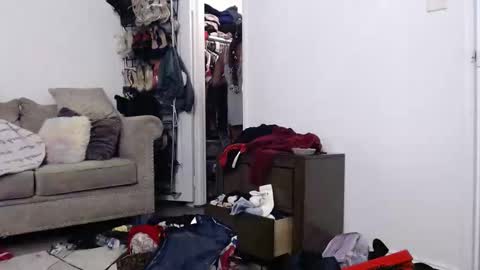 Carlie online show from November 20, 2025, 10:04 am