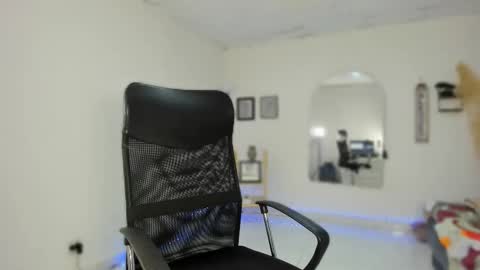 master online show from November 6, 2025, 11:33 am