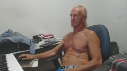 carlos online show from April 26, 2026, 4:43 am