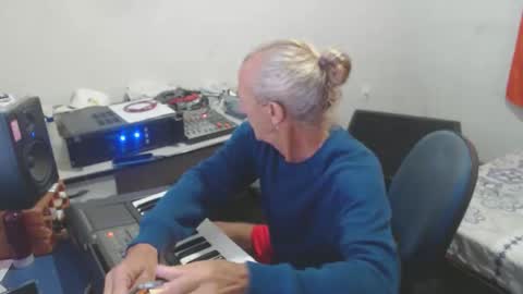 carlos online show from June 2, 2026, 9:39 pm