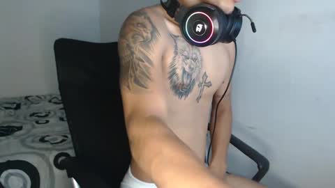 carlossmi01 online show from October 12, 2025, 4:33 am