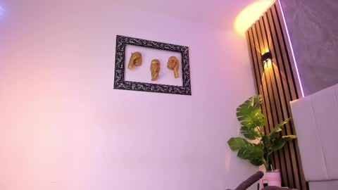 Carlotta Velour online show from March 27, 2026, 8:26 am