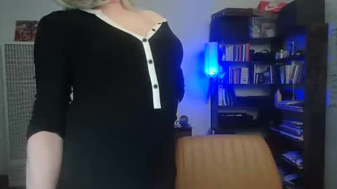 Samantha Foxey online show from April 8, 2026, 10:15 am