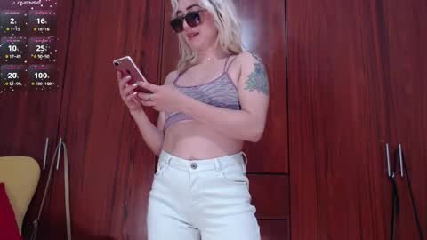 Snapshot of carly_grasso chatting on February 19, 2025, 11:46 pm carly grasso online show from February 19, 2025, 11:46 pm
