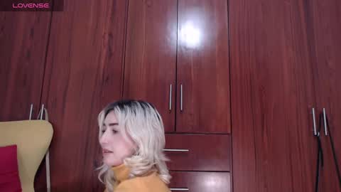 Snapshot of carly_grasso chatting on February 23, 2025, 5:12 am carly grasso online show from February 23, 2025, 5:12 am