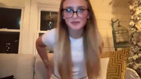 Snapshot of carlybora chatting on November 6, 2025, 12:11 am Carly Bora online show from November 6, 2025, 12:11 am