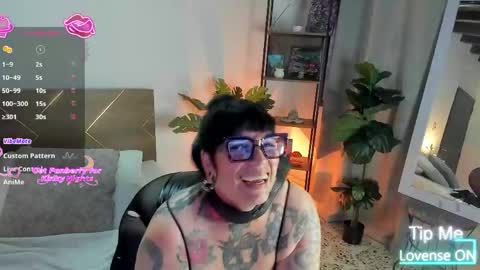 Snapshot of carmillaross chatting on April 30, 2026, 8:48 pm CARMILLA ROSS online show from April 30, 2026, 8:48 pm