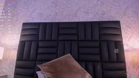 Snapshot of caro_martinezz chatting on January 16, 2025, 8:00 am    online show from January 16, 2025, 8:00 am