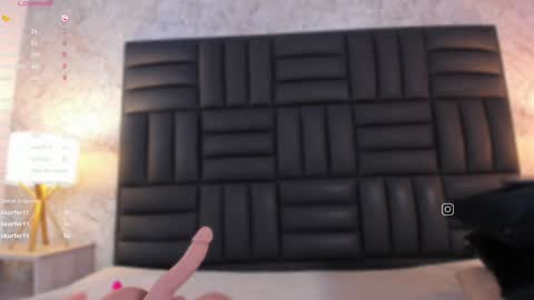 Snapshot of caro_martinezz chatting on February 7, 2025, 8:33 am    online show from February 7, 2025, 8:33 am