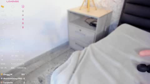 Snapshot of caro_martinezz chatting on March 1, 2025, 7:41 am    online show from March 1, 2025, 7:41 am