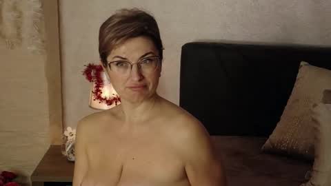 CaroJhones online show from December 29, 2024, 8:33 am