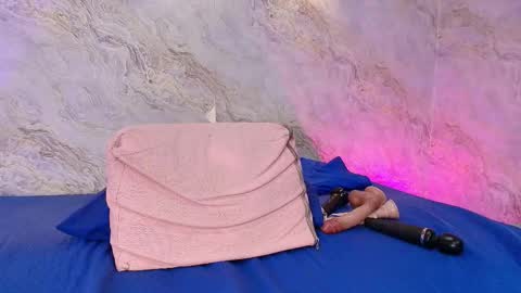 Snapshot of carol_juiicy_ chatting on September 19, 2025, 7:25 pm Carol online show from September 19, 2025, 7:25 pm