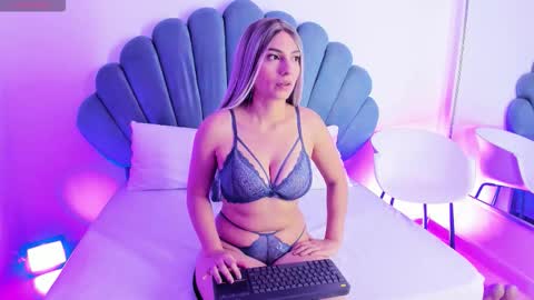 Snapshot of carolainsmith chatting on October 4, 2025, 12:14 pm Carolain online show from October 4, 2025, 12:14 pm