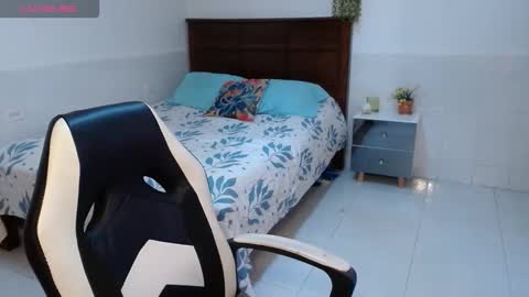 Snapshot of caroldelatorre chatting on October 24, 2025, 2:24 pm Carol de la torre online show from October 24, 2025, 2:24 pm