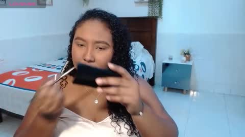 Snapshot of caroldelatorre chatting on October 29, 2025, 2:08 pm Carol de la torre online show from October 29, 2025, 2:08 pm