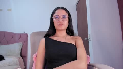 Caroline online show from December 5, 2024, 2:42 am