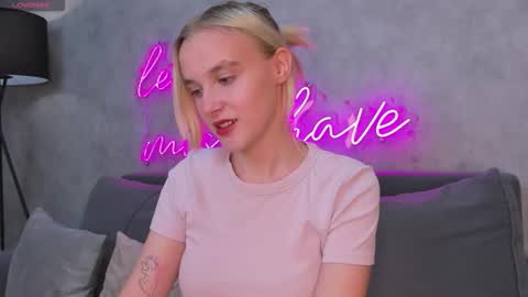 Snapshot of carolin_miller chatting on September 18, 2025, 7:43 am Carol online show from September 18, 2025, 7:43 am