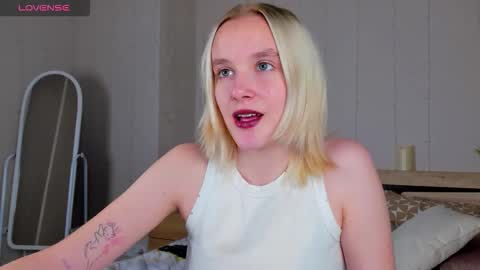 Snapshot of carolin_miller chatting on September 22, 2025, 8:27 am Carol online show from September 22, 2025, 8:27 am