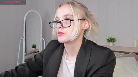 Snapshot of carolin_miller chatting on September 23, 2025, 6:27 am Carol online show from September 23, 2025, 6:27 am