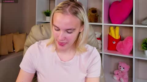 Snapshot of carolin_miller chatting on September 24, 2025, 4:27 am Carol online show from September 24, 2025, 4:27 am