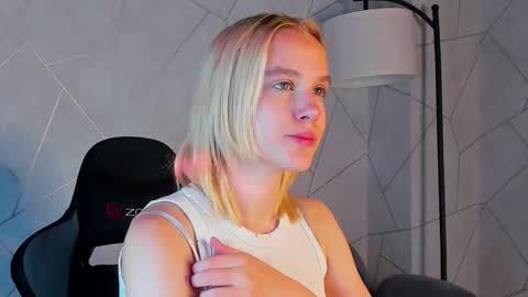 Snapshot of carolin_miller chatting on September 30, 2025, 9:03 am Carol online show from September 30, 2025, 9:03 am