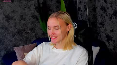 Snapshot of carolin_miller chatting on October 13, 2025, 7:52 am Carol online show from October 13, 2025, 7:52 am