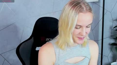 Snapshot of carolin_miller chatting on October 20, 2025, 6:14 am Carol online show from October 20, 2025, 6:14 am