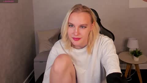 Snapshot of carolin_miller chatting on October 22, 2025, 4:57 am Carol online show from October 22, 2025, 4:57 am