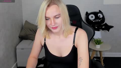 Snapshot of carolin_miller chatting on October 24, 2025, 5:37 am Carol online show from October 24, 2025, 5:37 am