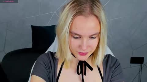 Snapshot of carolin_miller chatting on October 29, 2025, 10:06 am Carol online show from October 29, 2025, 10:06 am