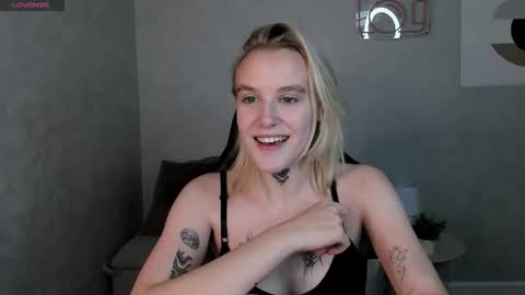 Snapshot of carolin_miller chatting on November 7, 2025, 8:58 am Carol online show from November 7, 2025, 8:58 am