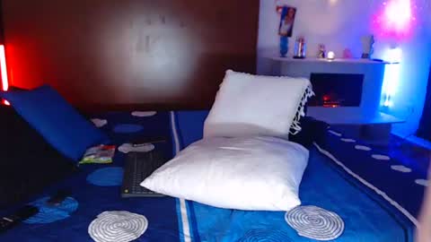 Carolin Moore online show from June 14, 2026, 2:24 am
