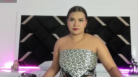 carolina_evannss online show from May 4, 2026, 3:46 am