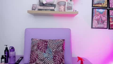 Carolina  online show from October 1, 2025, 8:59 pm