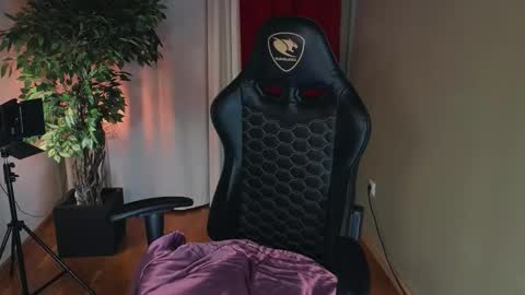 Snapshot of carolina_winter chatting on September 16, 2025, 5:19 am Mira online show from September 16, 2025, 5:19 am