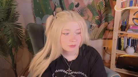 Snapshot of carolina_winter chatting on April 9, 2026, 6:30 am Mira online show from April 9, 2026, 6:30 am