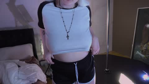 Snapshot of carolina_winter chatting on April 11, 2026, 7:45 am Mira online show from April 11, 2026, 7:45 am