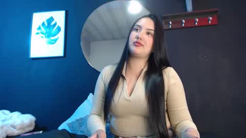 Carolina  online show from September 17, 2025, 11:23 am