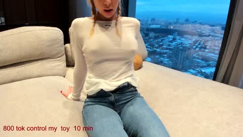Lina.I will online 1 December   online show from December 17, 2024, 1:05 pm