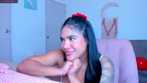 Snapshot of carolinalovehot chatting on February 14, 2025, 4:09 pm Carolina online show from February 14, 2025, 4:09 pm