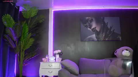Snapshot of carolinapetra chatting on July 23, 2026, 6:00 am Mellany online show from July 23, 2026, 6:00 am