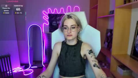Caroline online show from October 19, 2025, 2:23 am