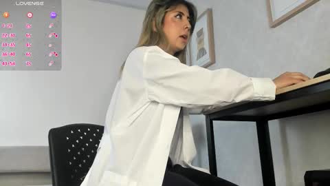  Caroline  online show from September 22, 2025, 11:01 am