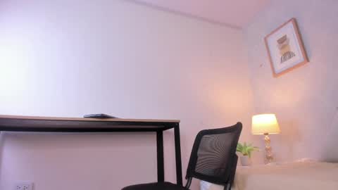  Caroline  online show from May 11, 2026, 11:27 am