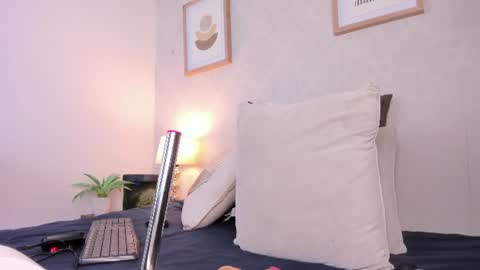  Caroline  online show from June 17, 2026, 11:34 am