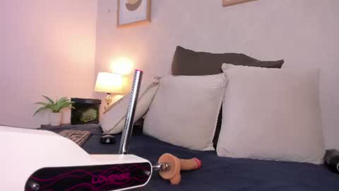  Caroline  online show from June 19, 2026, 11:36 am