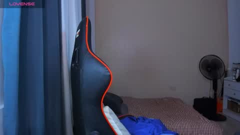 Snapshot of caroline_east chatting on October 22, 2025, 5:45 pm caroline_east online show from October 22, 2025, 5:45 pm