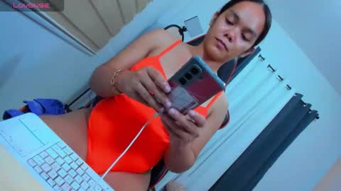 caroline_east online show from November 22, 2025, 5:23 pm